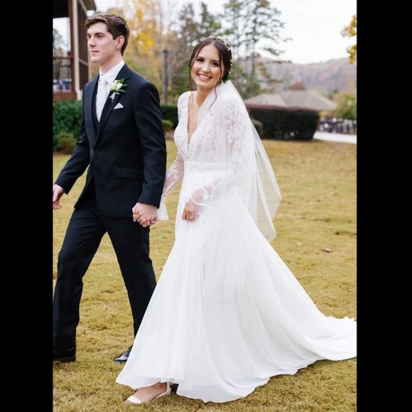 Open back, A-line  with flared cuffs and plunging neckline. - Picture 15 of 16